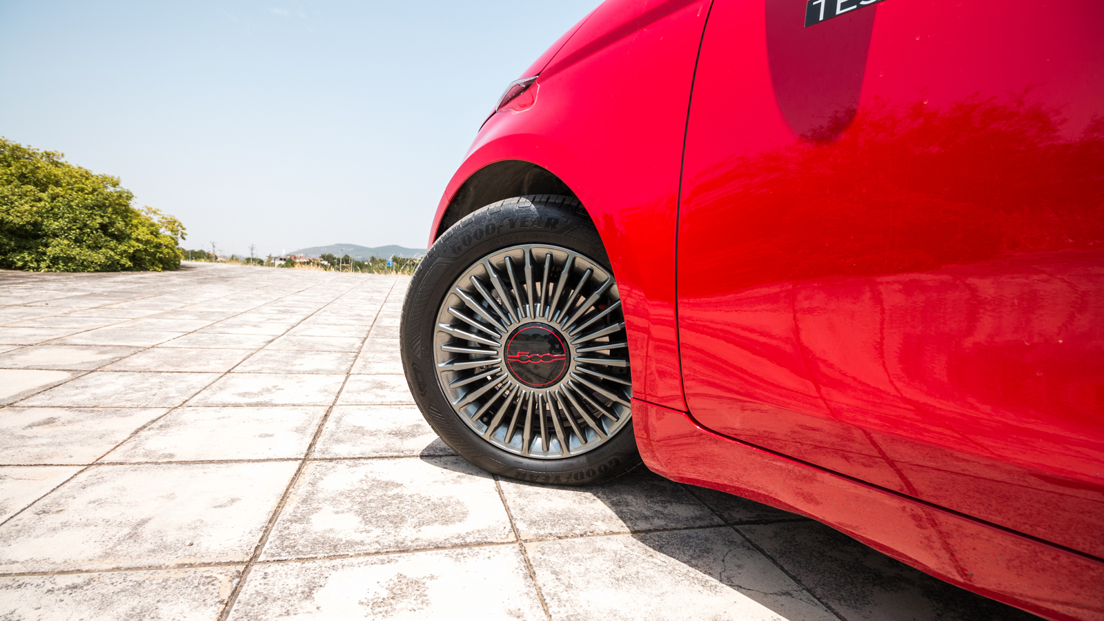  Fiat 500e RED: Με ηλεκτρική αυτονομία σχεδόν 300 χλμ!